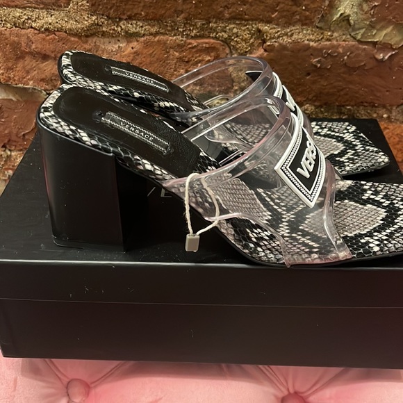 Versace sandal - Picture 2 of 4